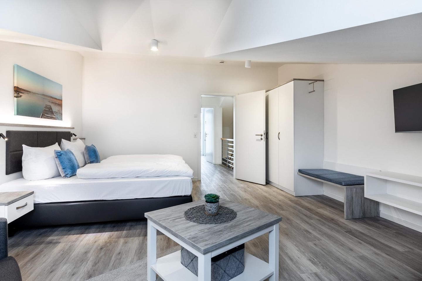 Apartmentanlage Meerblickvilla Apartmentanlage Meerblickvilla 3-33 Großenbrode - Schlafzimmer mit Blick zur Treppe