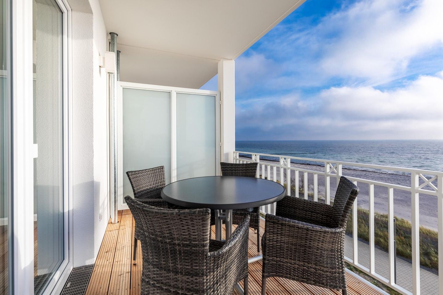 Apartmentanlage Meerblickvilla Apartmentanlage Meerblickvilla 3-40 Großenbrode - Balkon mit Gartenmöbeln
