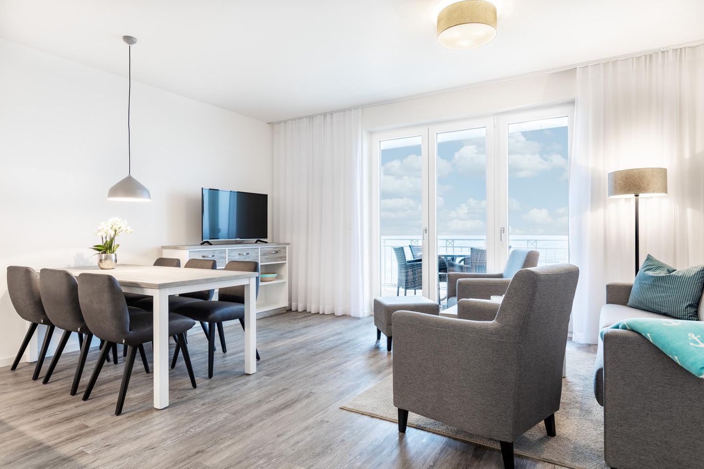 Apartmentanlage Meerblickvilla Apartmentanlage Meerblickvilla 3-40 Großenbrode - Wohn-/Essbereich mit Zugang zum Balkon