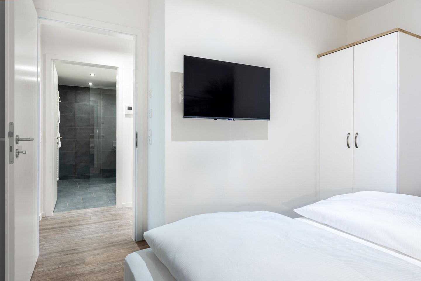 Apartmentanlage Meerblickvilla Apartmentanlage Meerblickvilla 3-40 Großenbrode - Schlafzimmer mit Flatscreen-TV