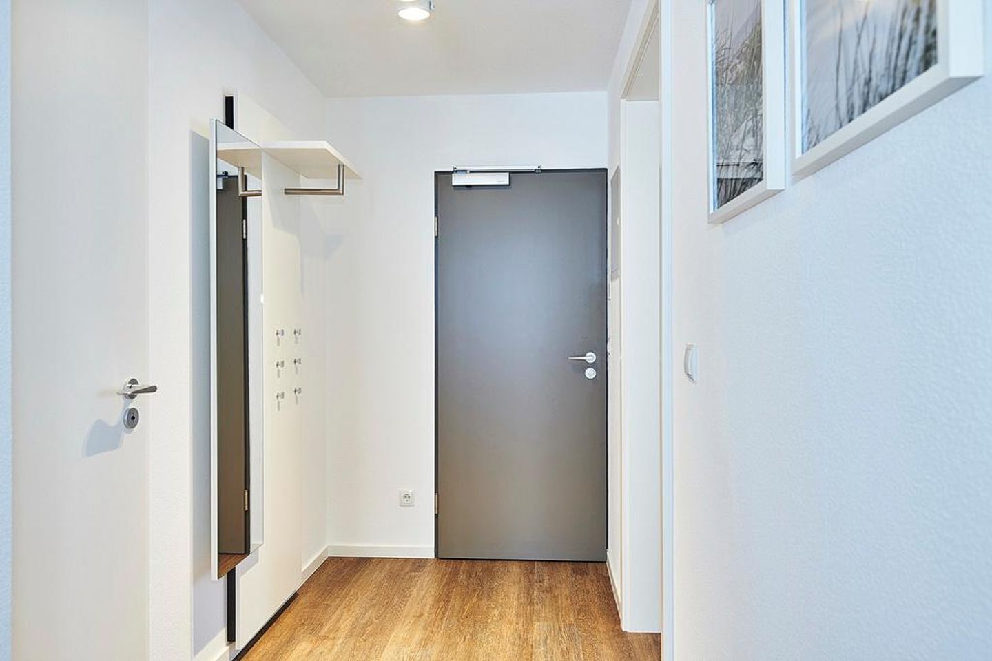 Deichhäuser Anna Küste Deichhäuser Anna Küste 2-34 Bensersiel - Flur mit Garderobe