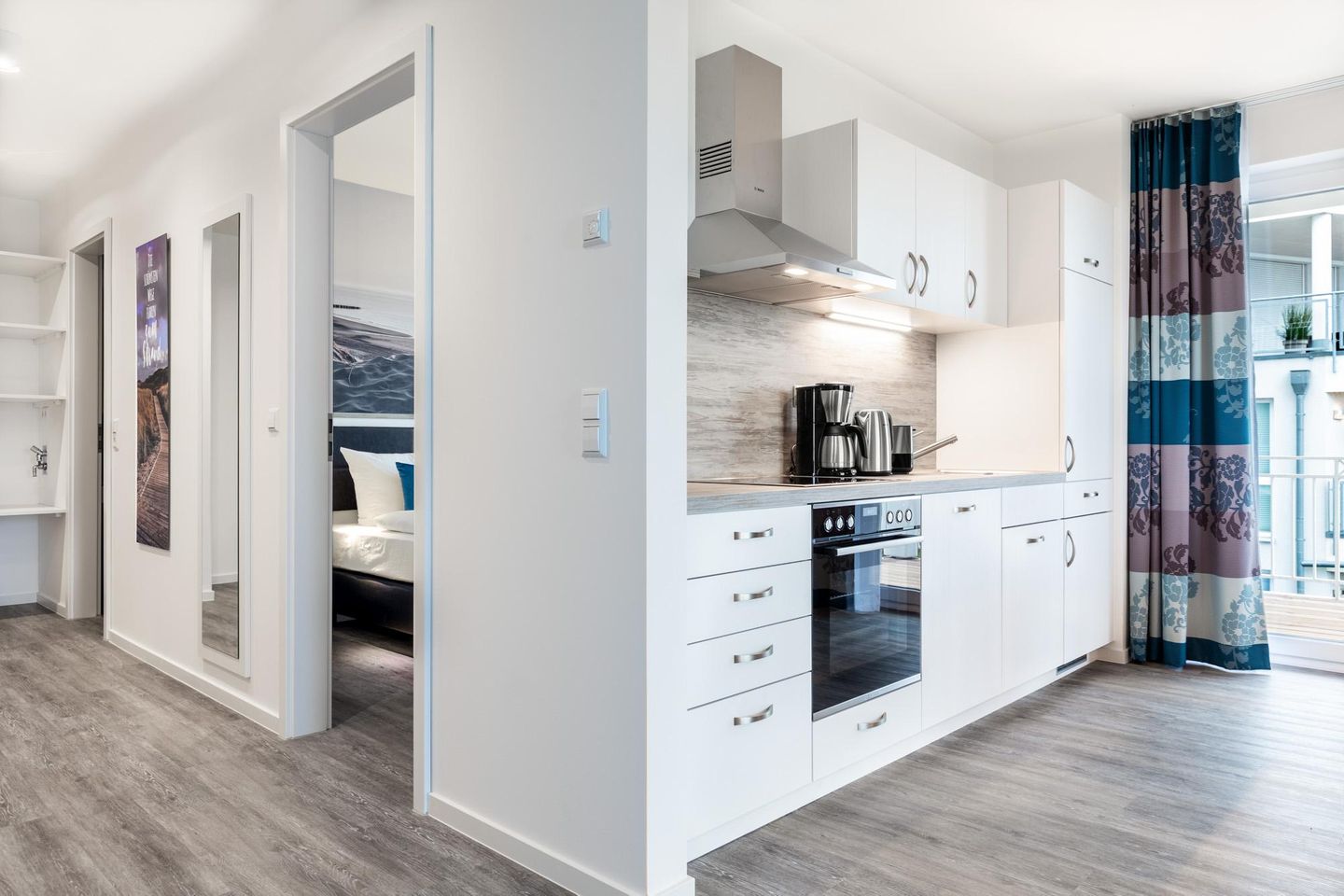 Apartmentanlage Meerblickvilla Apartmentanlage Meerblickvilla 1-13 Großenbrode - Küchenzeile mit Backofen und Geschirrspüler