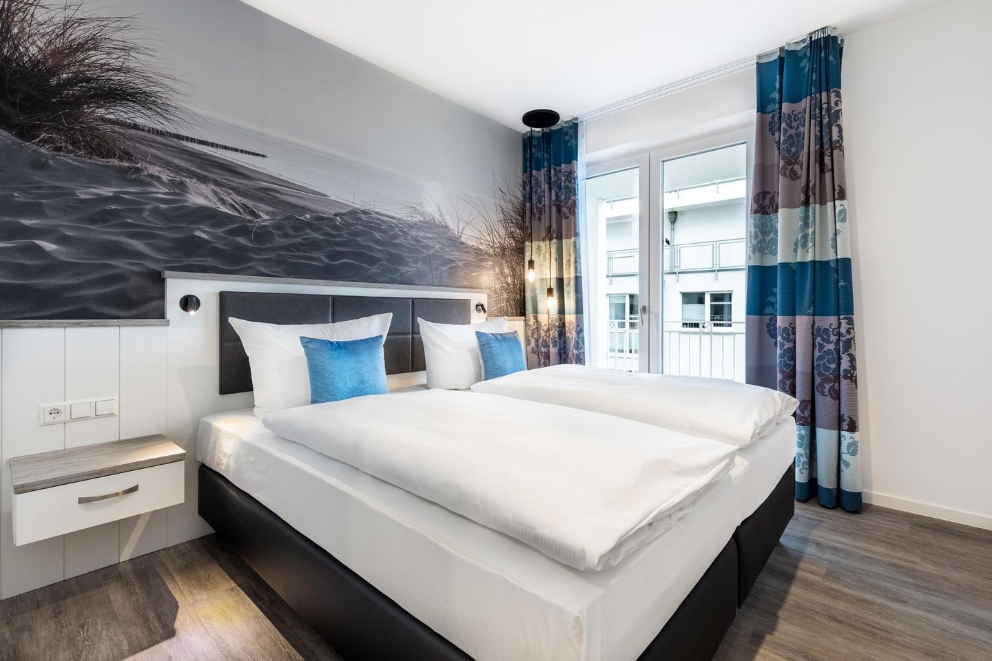 Apartmentanlage Meerblickvilla Apartmentanlage Meerblickvilla 1-13 Großenbrode - Schlafzimmer mit Zugang zum Balkon