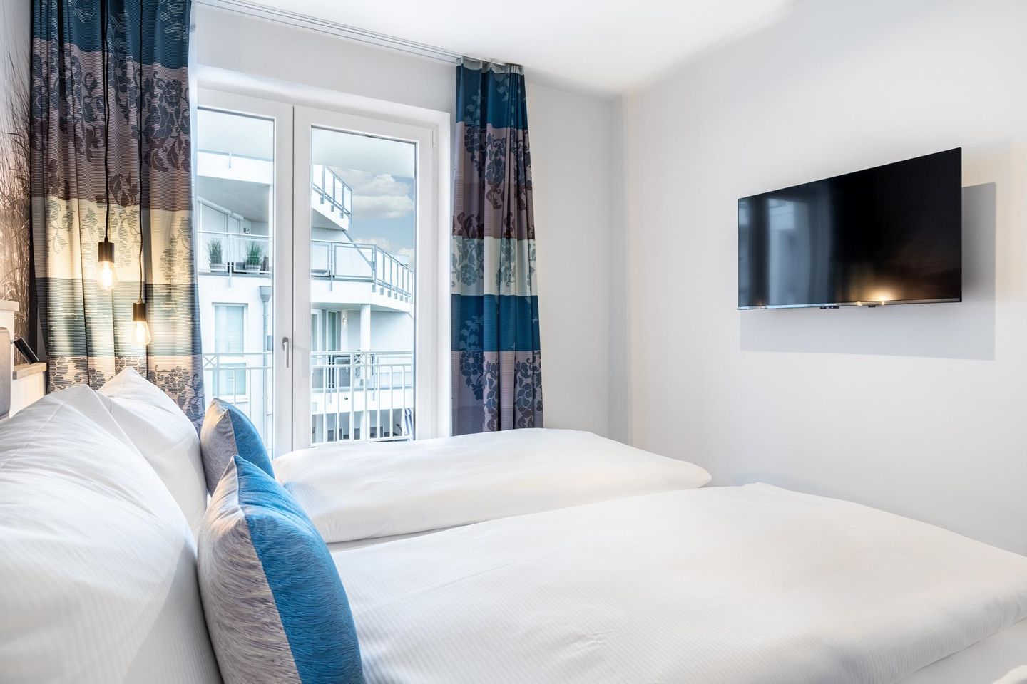 Apartmentanlage Meerblickvilla Apartmentanlage Meerblickvilla 1-13 Großenbrode - Schlafzimmer mit Flatscreen-TV