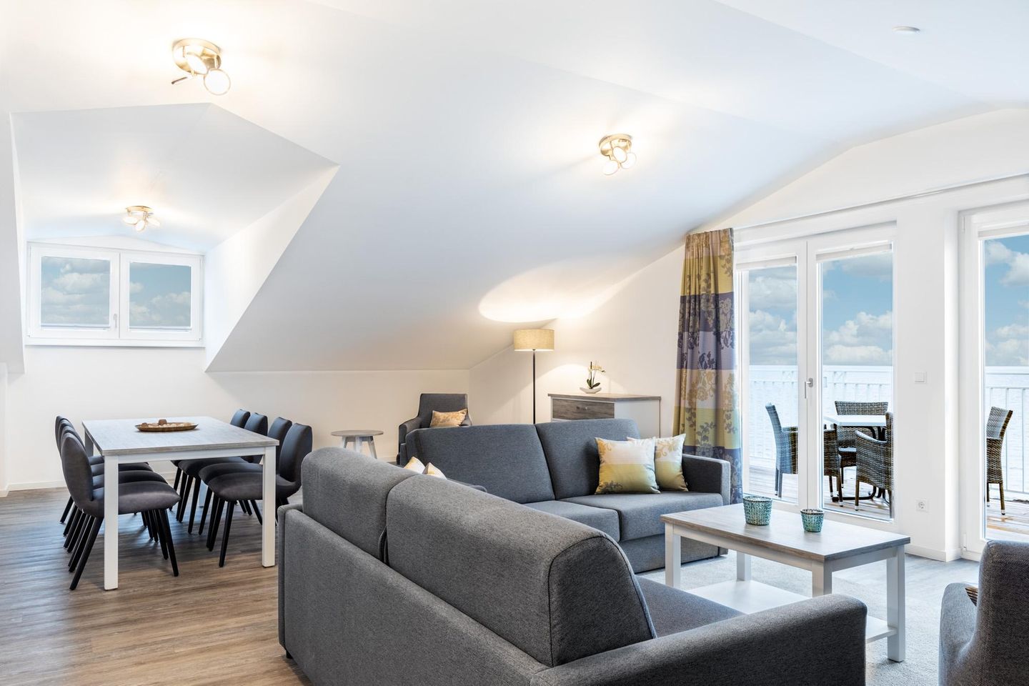 Apartmentanlage Meerblickvilla Apartmentanlage Meerblickvilla 4-48 Großenbrode - Wohn-/Essbereich mit Zugang zum Balkon