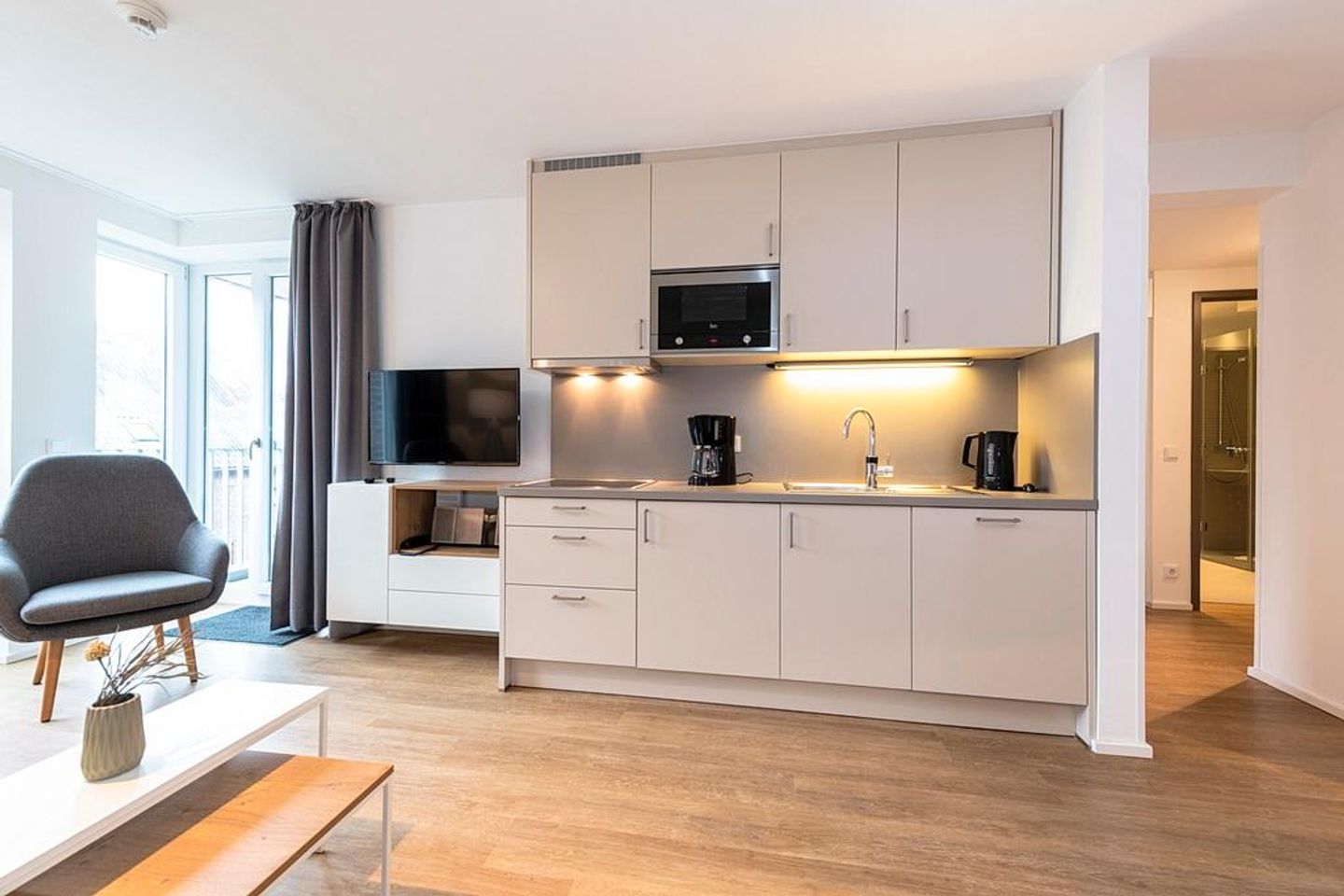 Apartmentvilla Anna See Apartmentvilla Anna See 2-07 Langeoog - Küchenzeile mit Mikrowelle