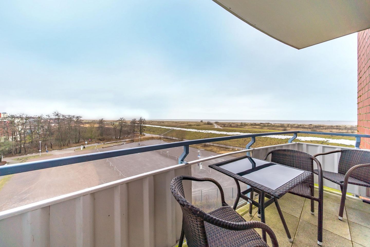 Hus Inselkieker Hus Inselkieker 424 Schillig - Balkon mit Tisch und Sitzgelegenheiten