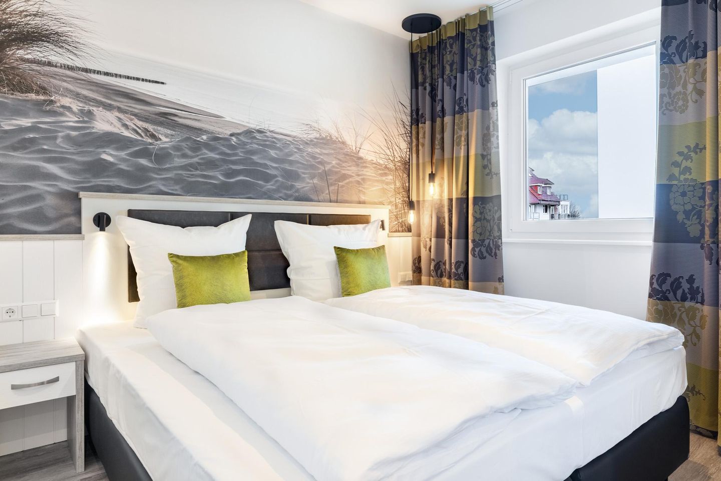 Apartmentanlage Meerblickvilla Apartmentanlage Meerblickvilla 0-02 Großenbrode - Schlafzimmer mit Boxspringbett - gbmv0-02 - Großenbrode