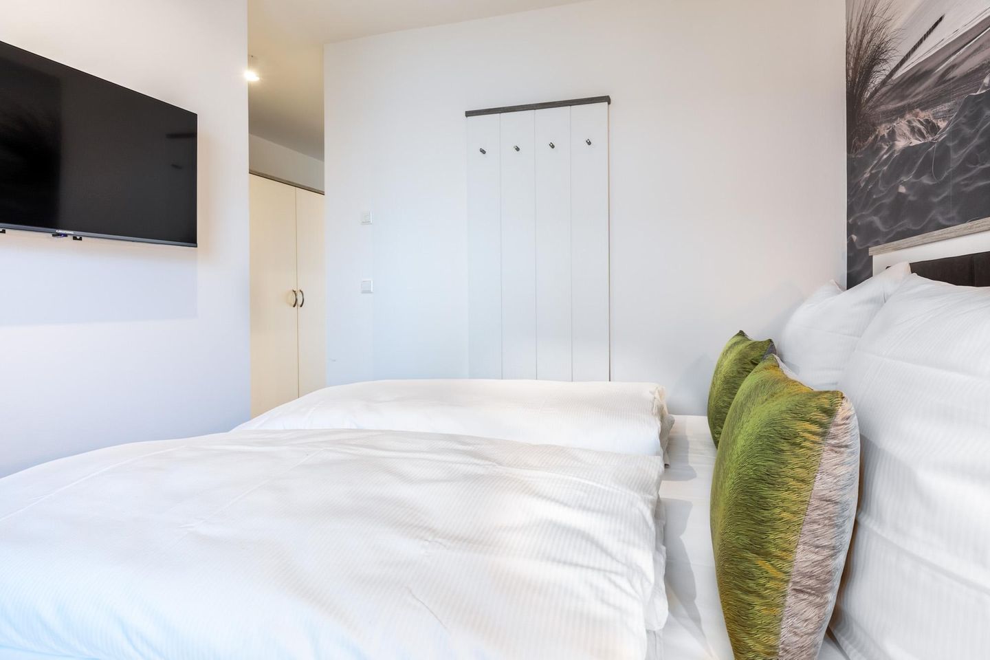 Apartmentanlage Meerblickvilla Apartmentanlage Meerblickvilla 0-02 Großenbrode - Schlafzimmer mit Flatscreen-TV - gbmv0-02 - Großenbrode