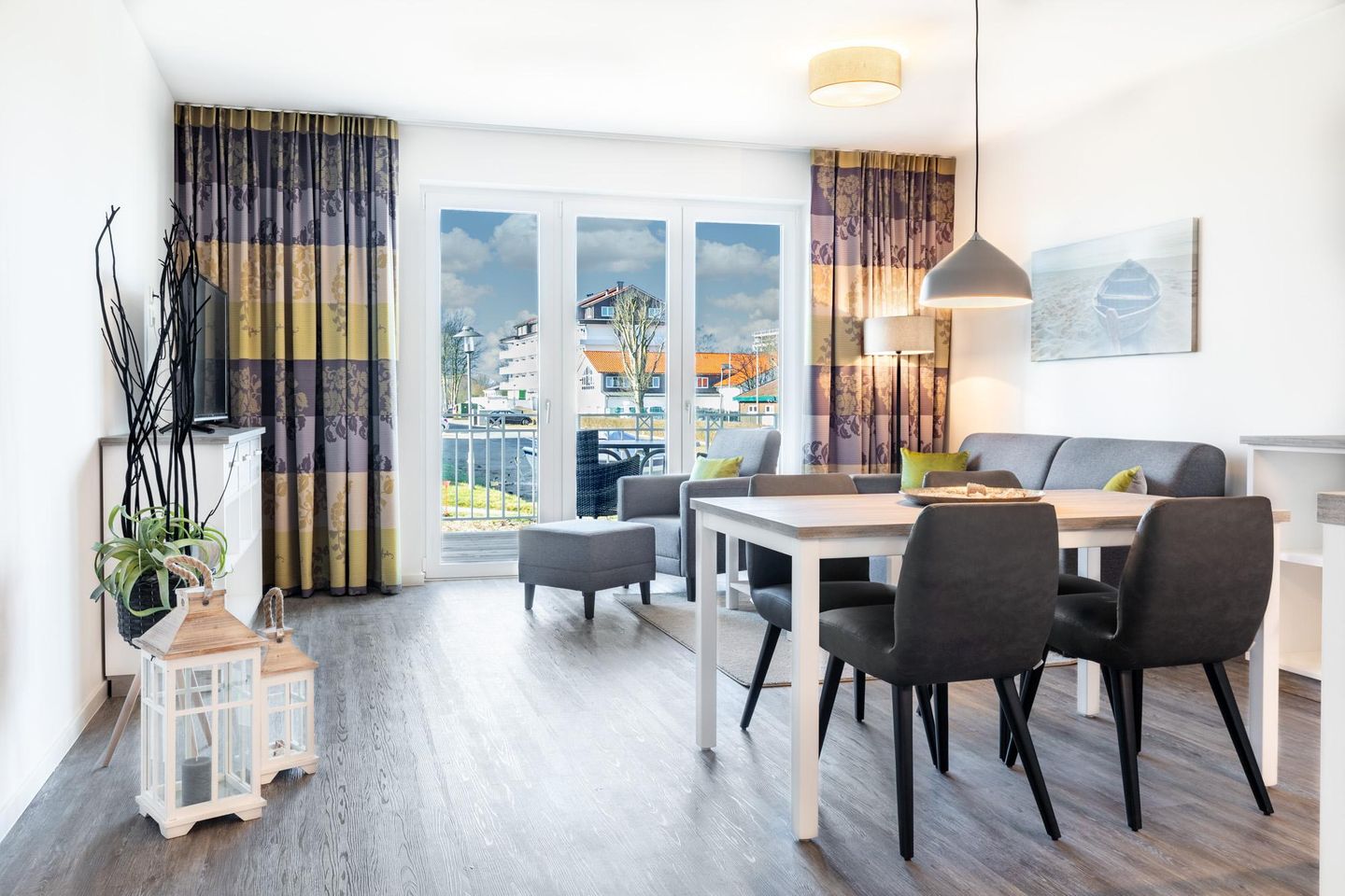Apartmentanlage Meerblickvilla Apartmentanlage Meerblickvilla 0-02 Großenbrode - Wohn-/Essbereich mit Zugang zum Balkon - gbmv0-02 - Großenbrode