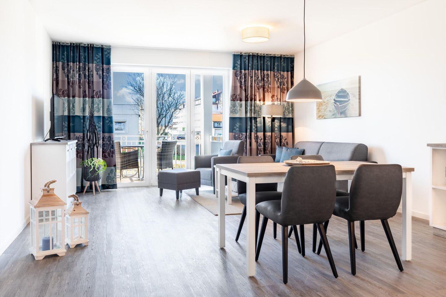 Apartmentanlage Meerblickvilla Apartmentanlage Meerblickvilla 0-03 Großenbrode - Wohn-/Essbereich mit Zugang zum Balkon - gbmv0-03 - Großenbrode