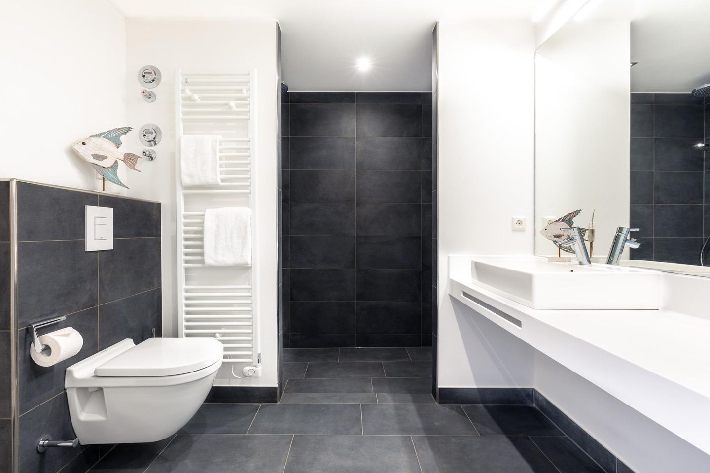 Apartmentanlage Meerblickvilla Apartmentanlage Meerblickvilla 0-03 Großenbrode - Badezimmer mit Waschtisch und WC - gbmv0-03 - Großenbrode