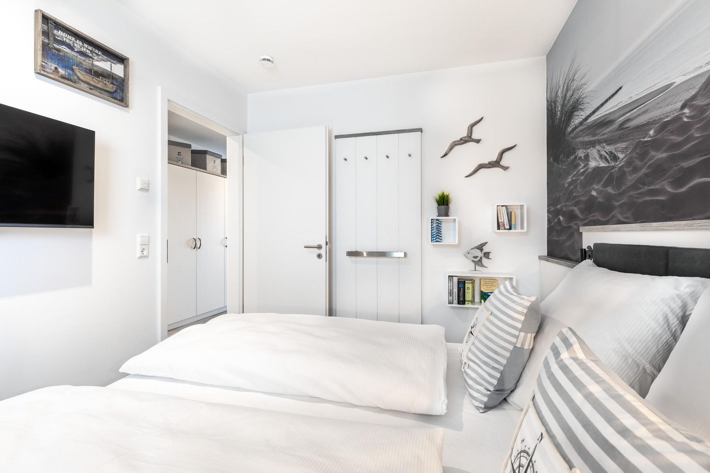 Apartmentanlage Meerblickvilla Apartmentanlage Meerblickvilla 1-07 Großenbrode - Schlafzimmer mit Flatscreen-TV