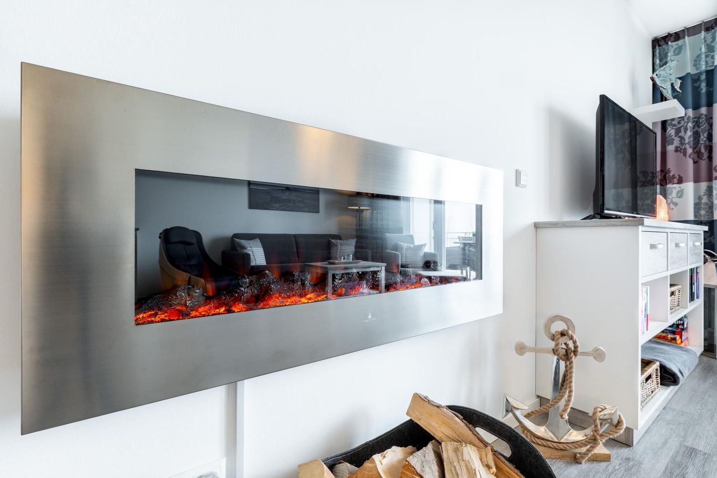 Apartmentanlage Meerblickvilla Apartmentanlage Meerblickvilla 1-07 Großenbrode - Wohn-/Essbereich mit Elektrokamin