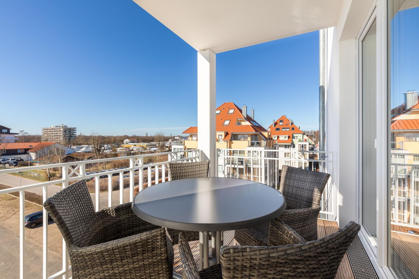 Apartmentanlage Meerblickvilla Apartmentanlage Meerblickvilla 3-32 Großenbrode - Balkon mit Gartenmöbeln