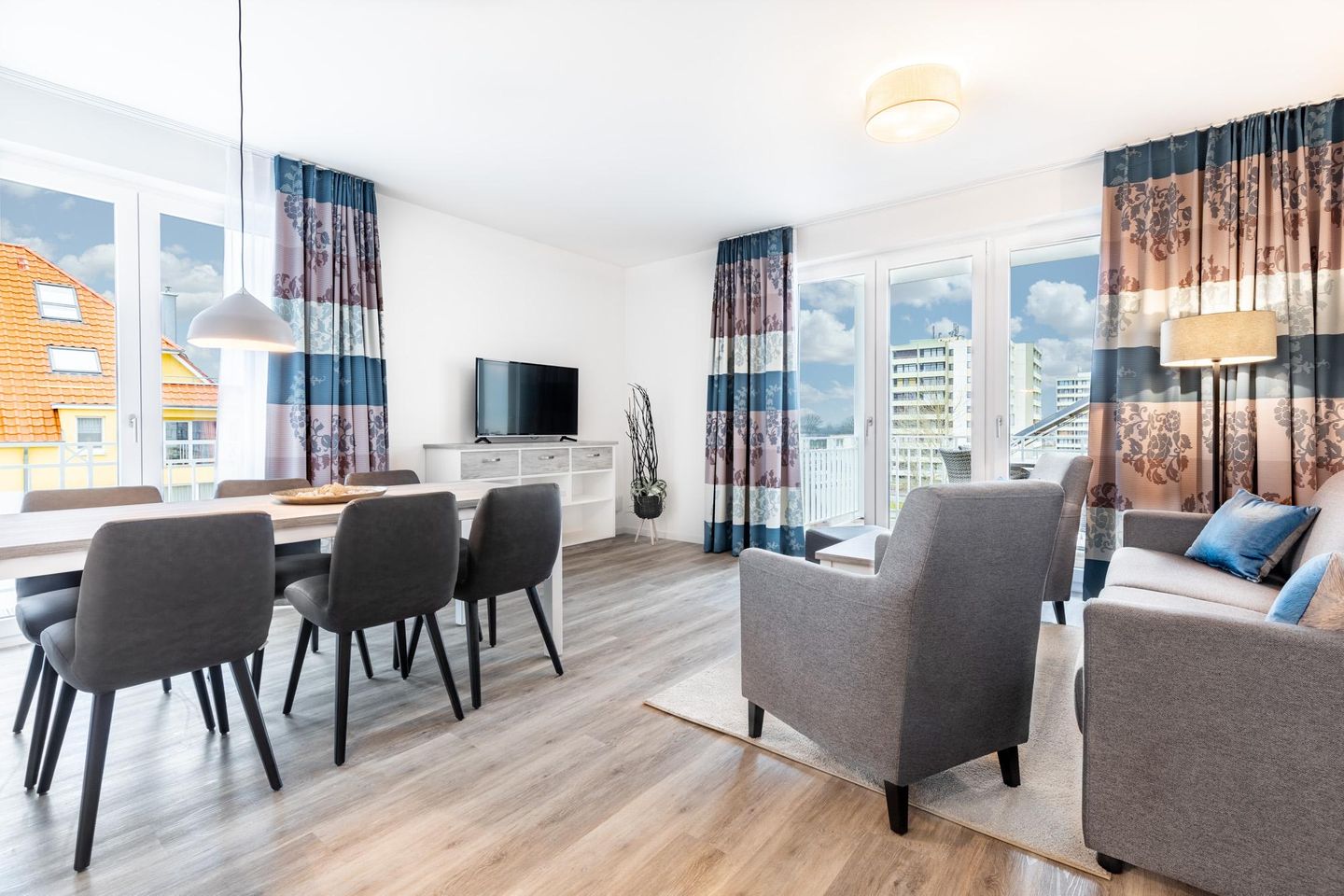 Apartmentanlage Meerblickvilla Apartmentanlage Meerblickvilla 3-45 Großenbrode - Wohn-/Essbereich mit Zugang zum Balkon