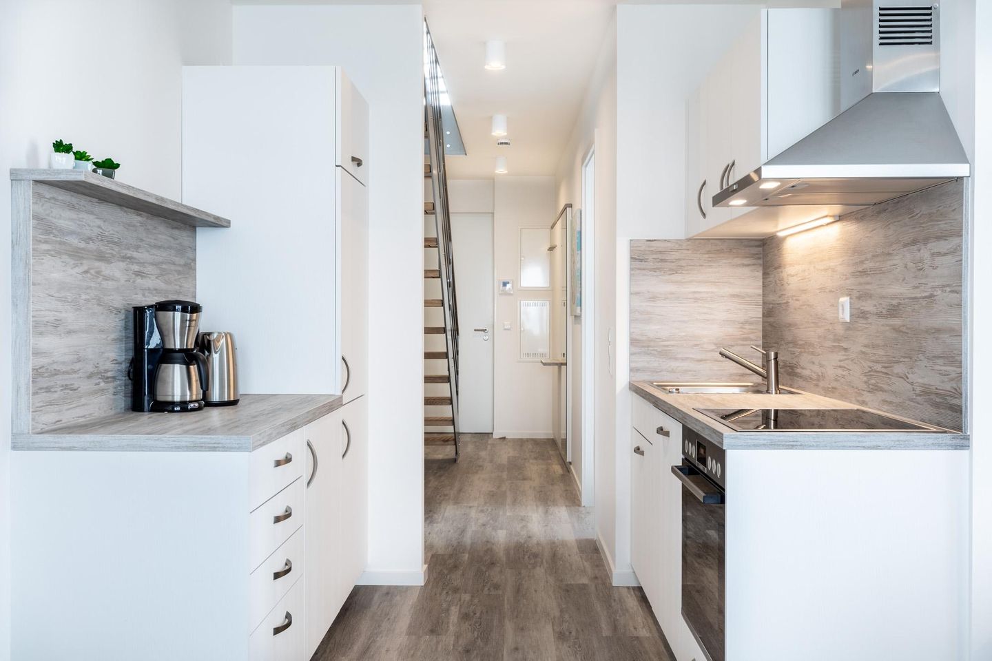 Apartmentanlage Meerblickvilla Apartmentanlage Meerblickvilla 3-45 Großenbrode - Küchenzeile mit Backofen und Geschirrspüler