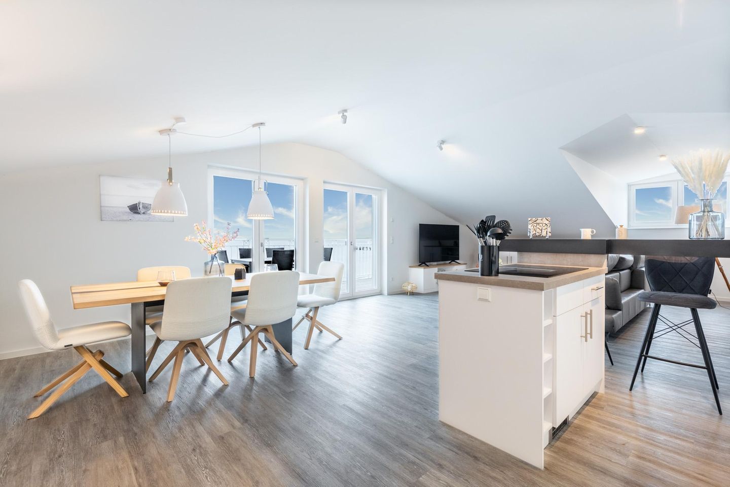 Apartmentanlage Meerblickvilla Apartmentanlage Meerblickvilla 4-46 Großenbrode - Wohn-/Essbereich mit Zugang zum Balkon