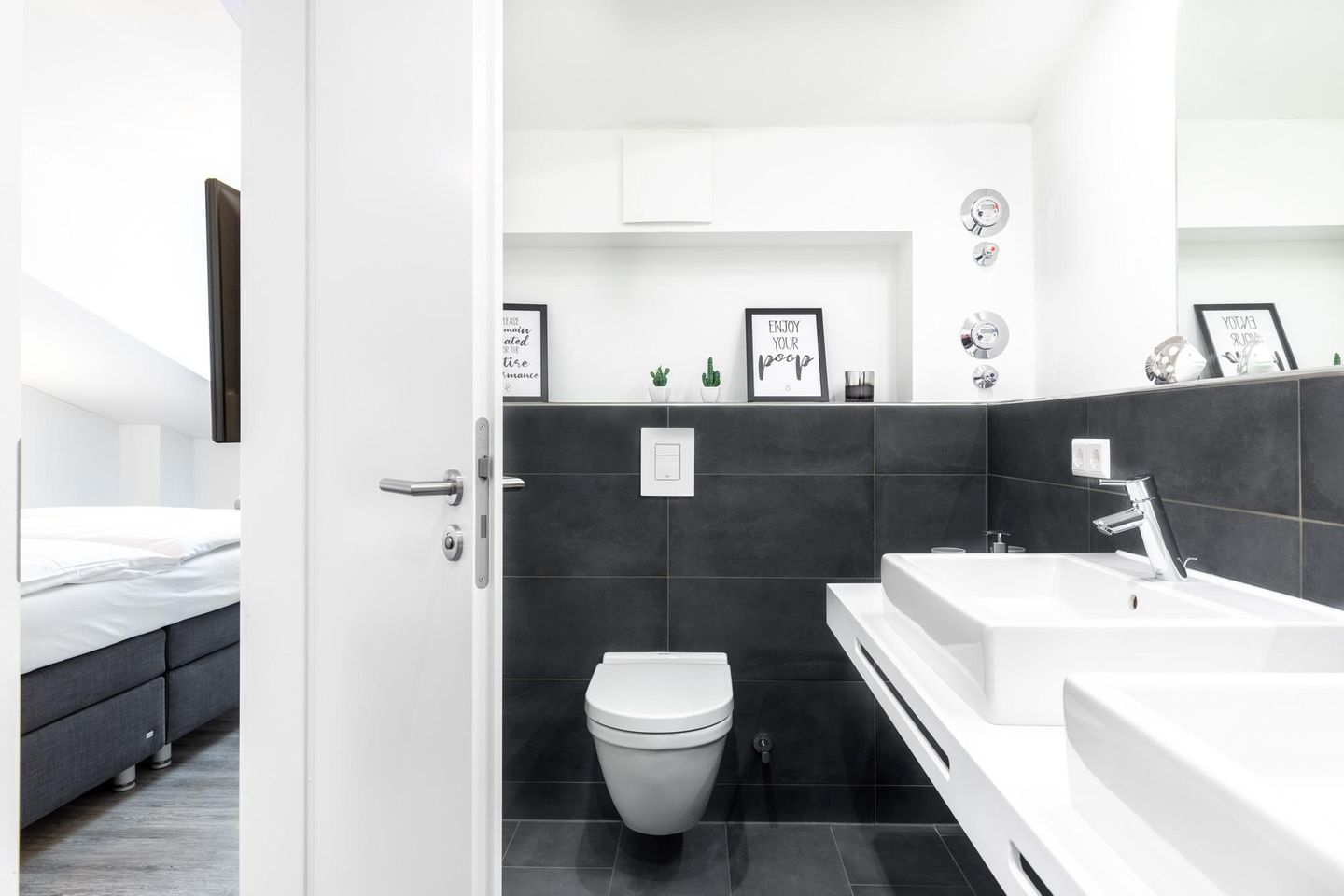 Apartmentanlage Meerblickvilla Apartmentanlage Meerblickvilla 4-46 Großenbrode - Badezimmer 1 mit Zugang zum Schlafzimmer