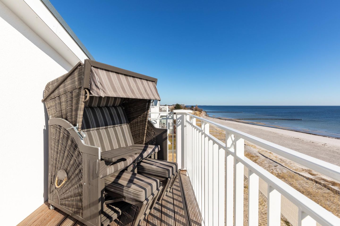 Apartmentanlage Meerblickvilla Apartmentanlage Meerblickvilla 4-46 Großenbrode - Balkon mit Strandkorb