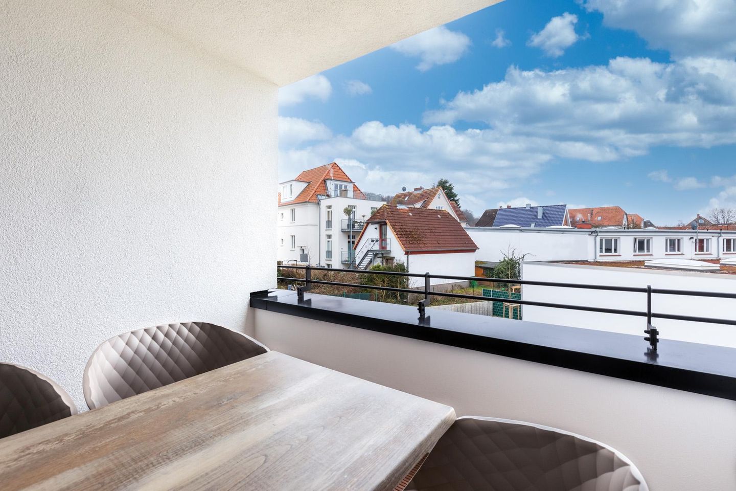 Godewindpark Travemünde Godewindpark Travemünde 1-17 Travemünde - Loggia mit Gartenmöbeln