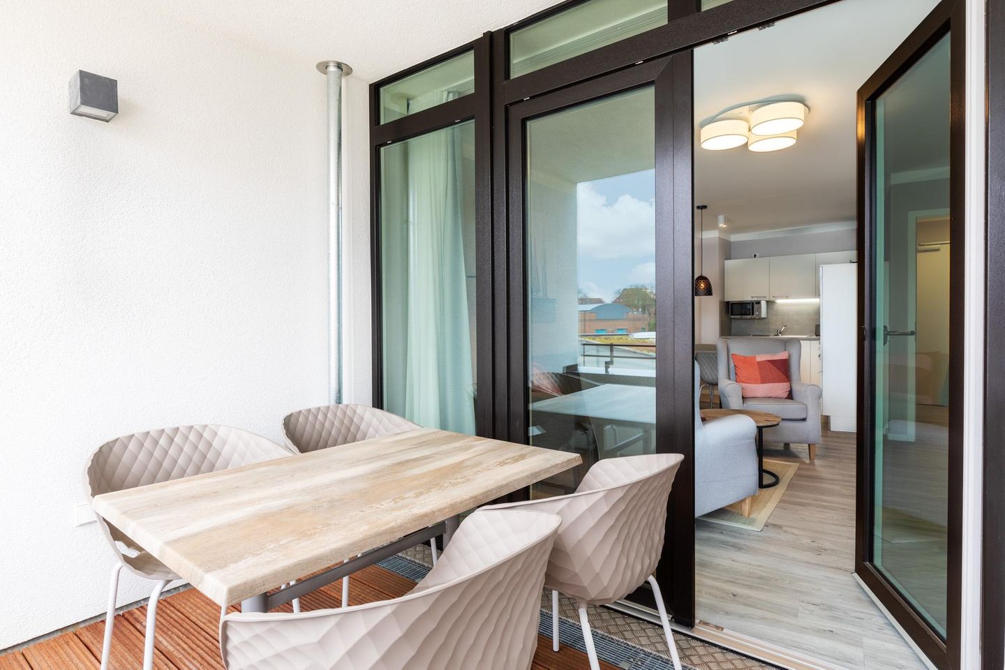 Godewindpark Travemünde Godewindpark Travemünde 1-17 Travemünde - Überdachte Loggia mit Zugang zum Wohn-Essbereich