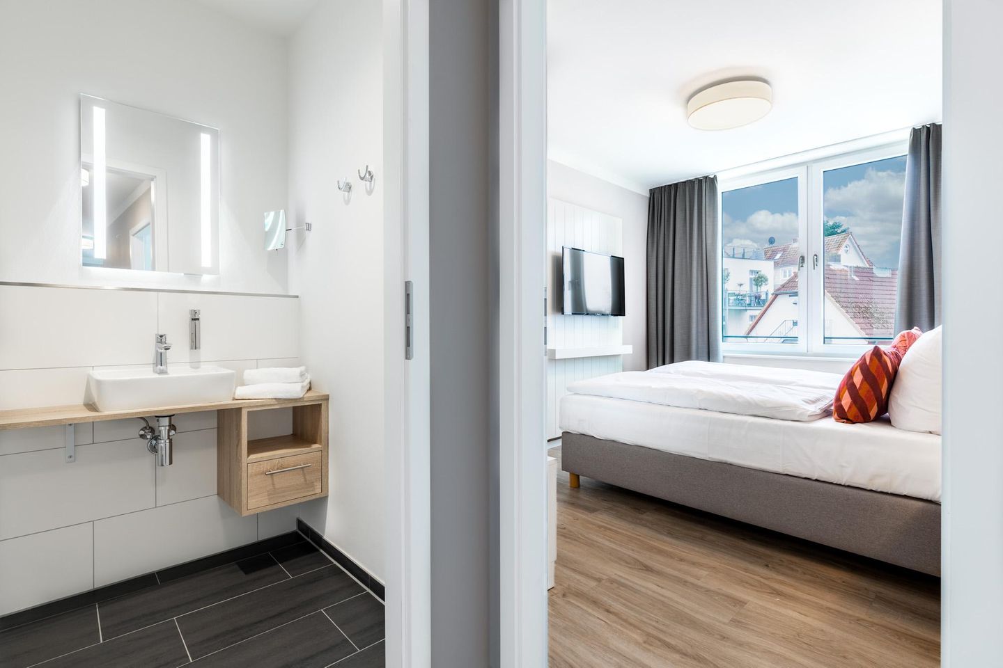 Godewindpark Travemünde Godewindpark Travemünde 1-17 Travemünde - Badezimmer mit Zugang zum Schlafzimmer