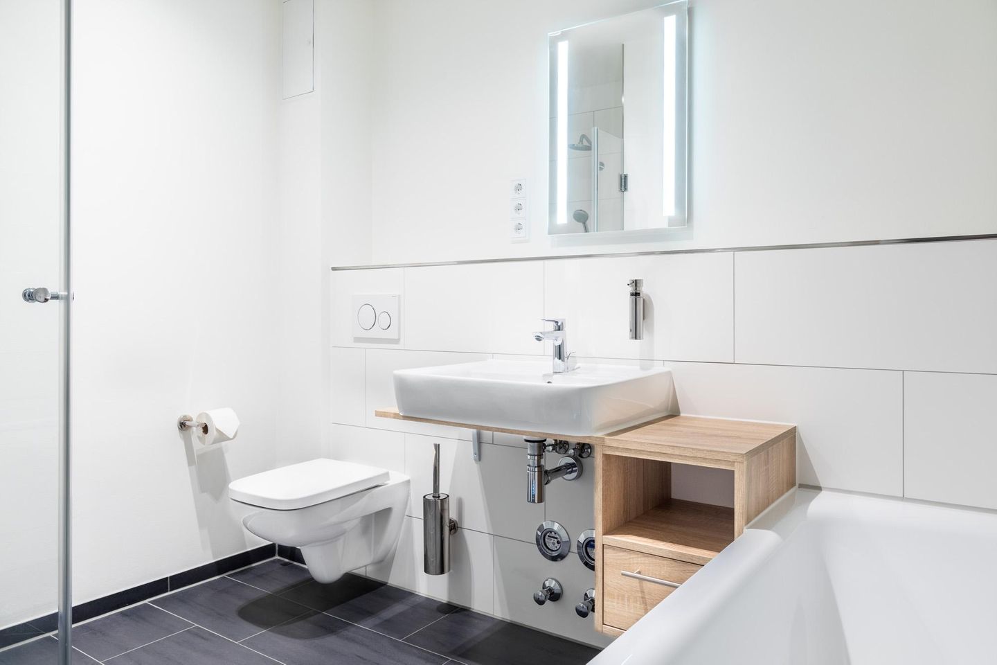 Godewindpark Travemünde Godewindpark Travemünde 1-17 Travemünde - Badezimmer mit WC und Waschtisch