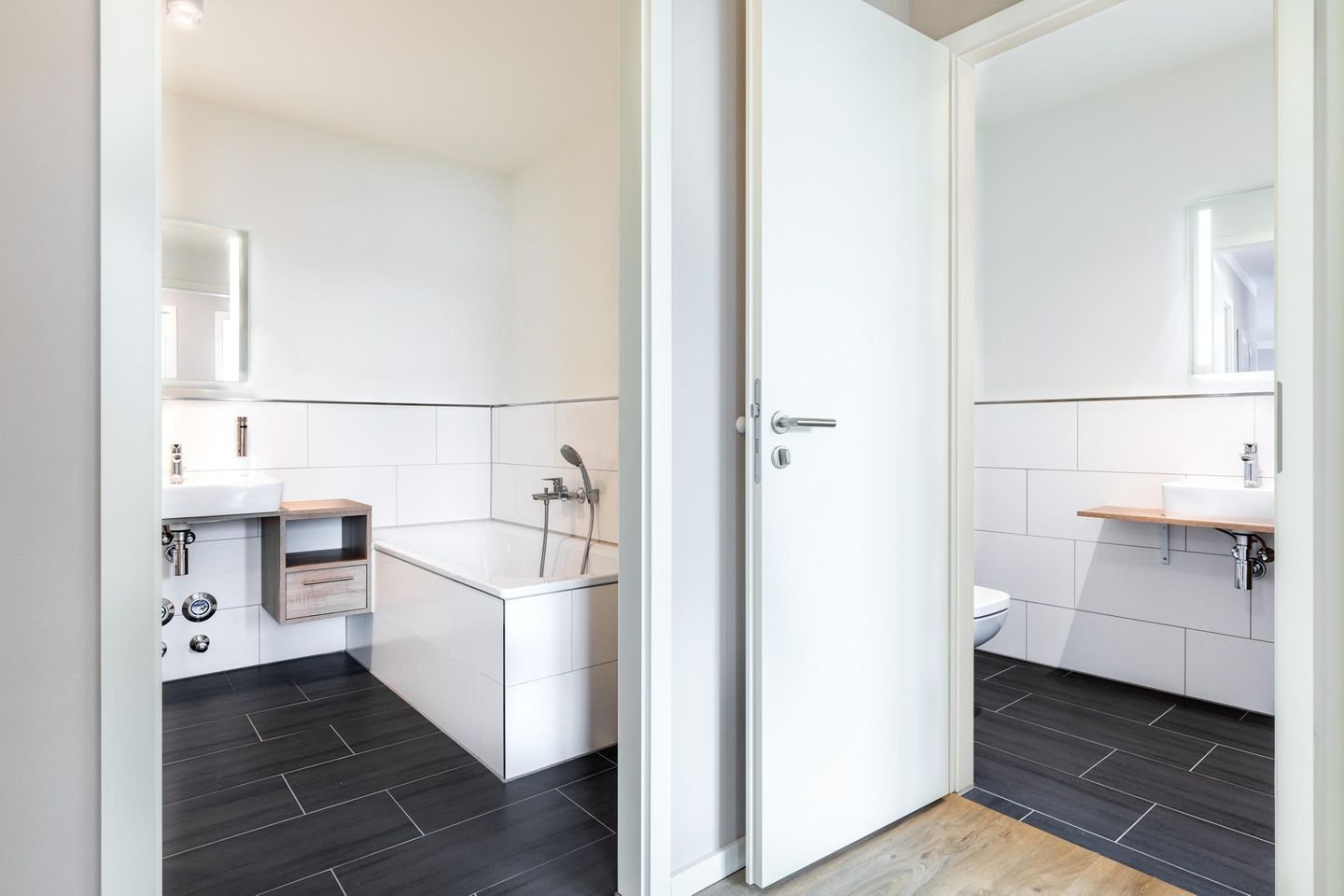 Godewindpark Travemünde Godewindpark Travemünde 1-17 Travemünde - Flur mit Blick zum Badezimmer