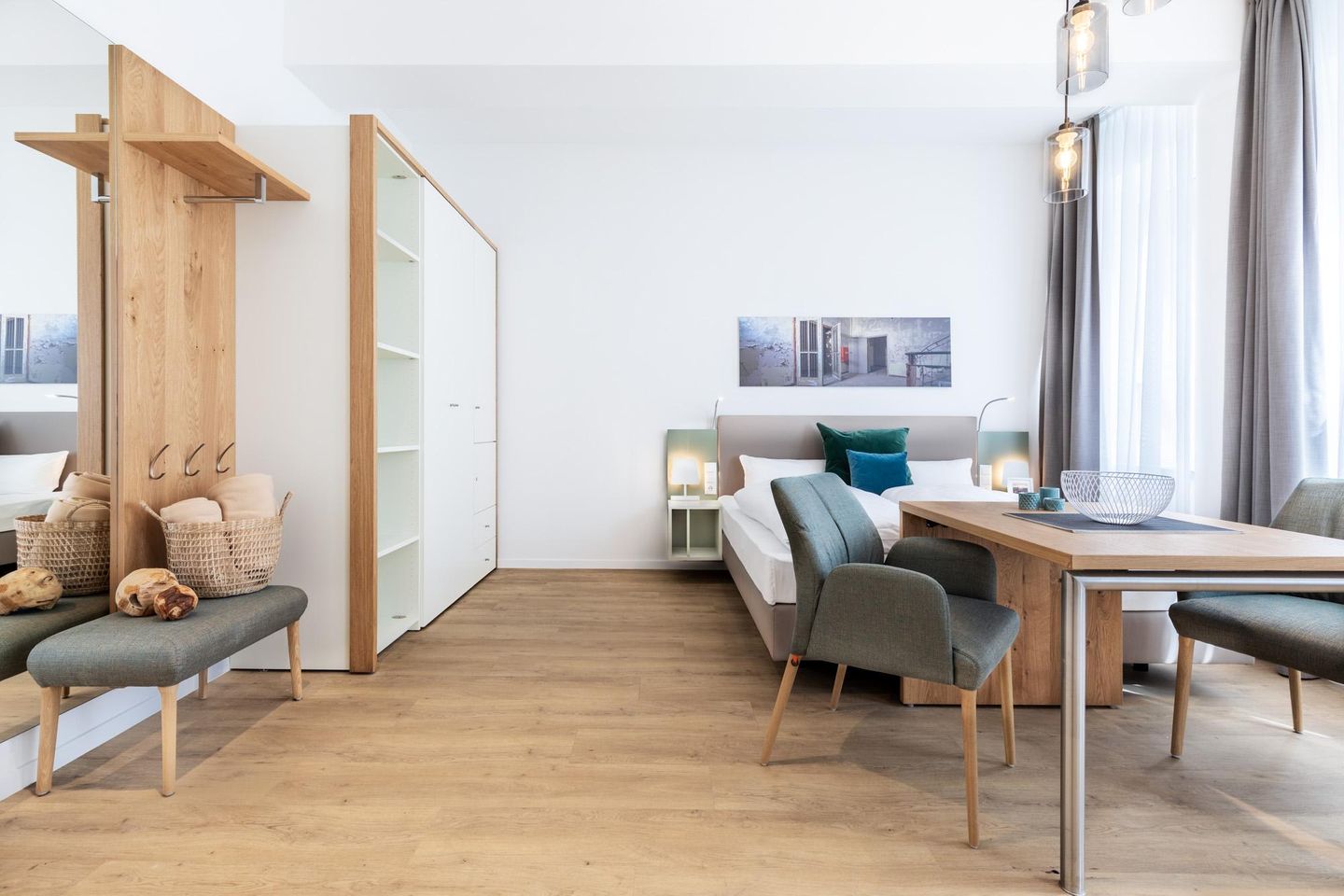 Ferienapartments am Krusespeicher Ferienapartments am Krusespeicher 0-01 Wismar - Wohn-/Schlafbereich mit Boxspringbett