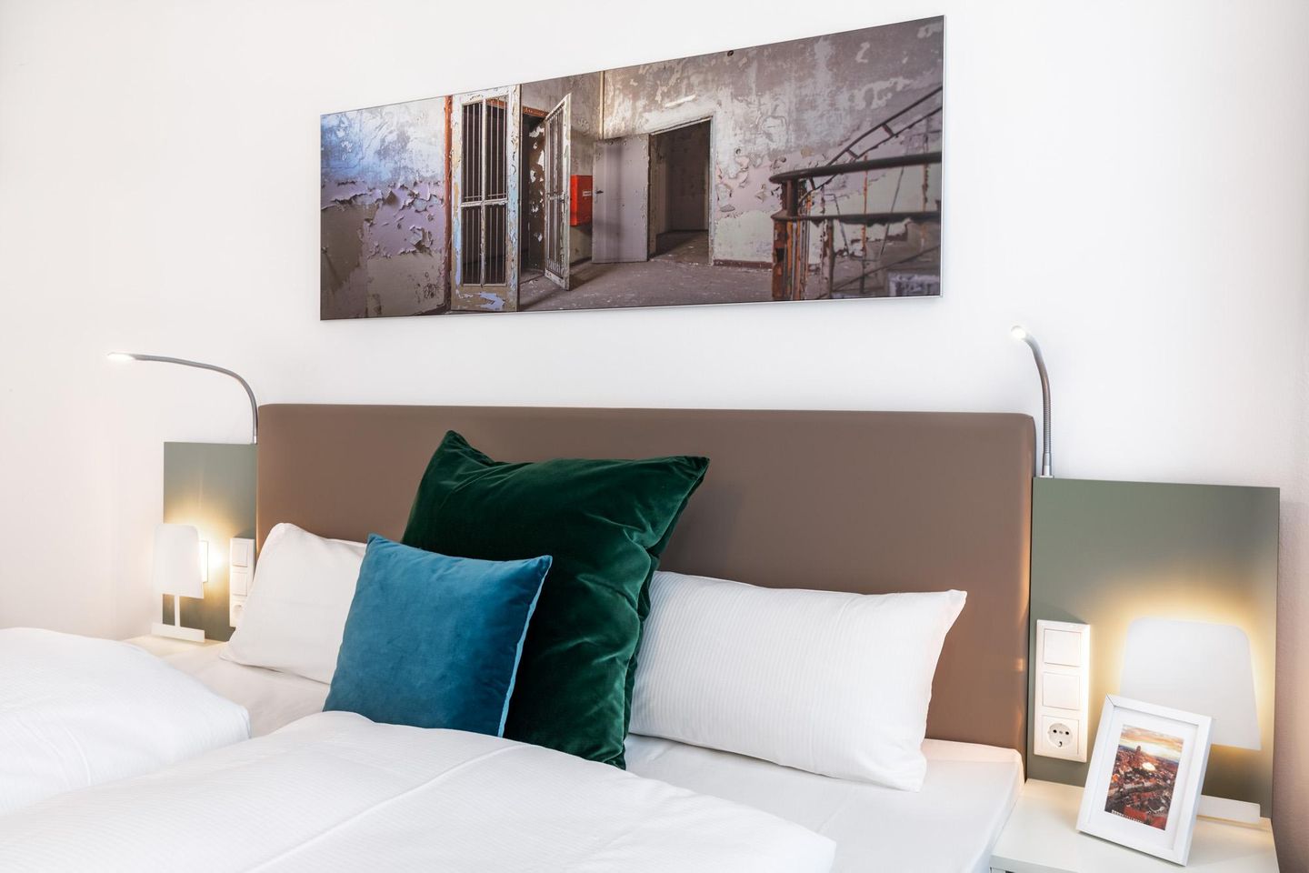 Ferienapartments am Krusespeicher Ferienapartments am Krusespeicher 0-01 Wismar - Wohn-/Schlafbereich mit Boxspringbett