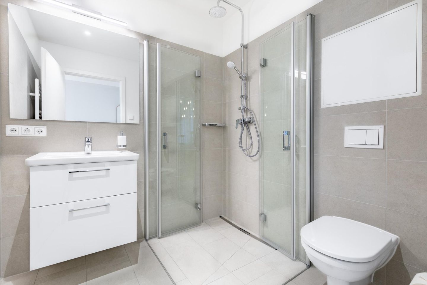 Ferienapartments am Krusespeicher Ferienapartments am Krusespeicher 0-01 Wismar - Badezimmer mit ebenerdiger Regendusche