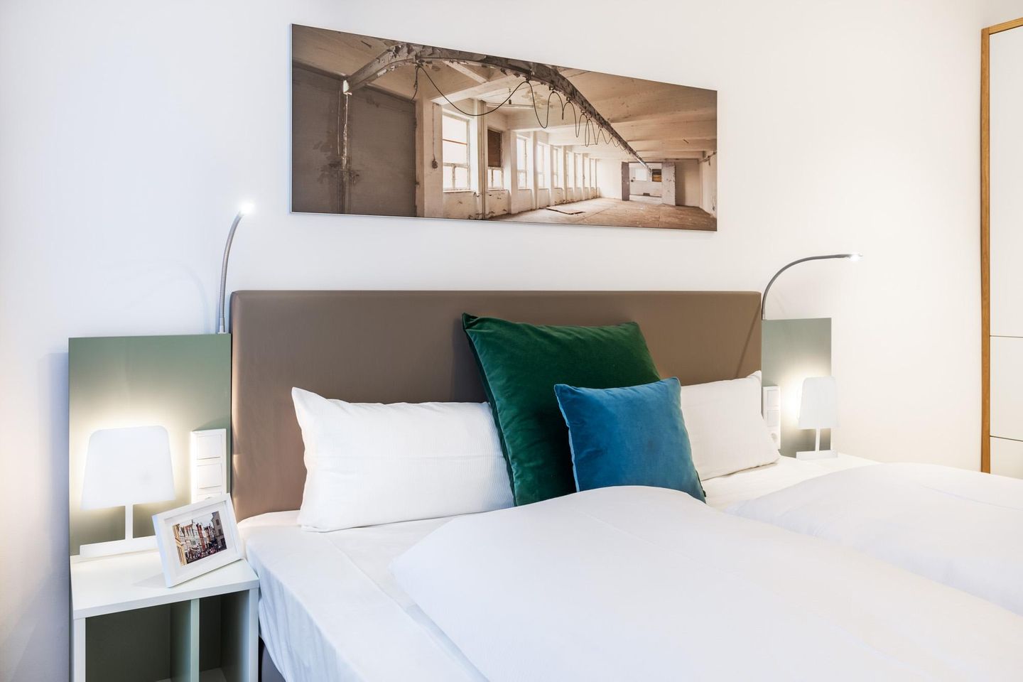 Ferienapartments am Krusespeicher Ferienapartments am Krusespeicher 0-02 Wismar - Wohn-/Schlafbereich mit Boxspringbett