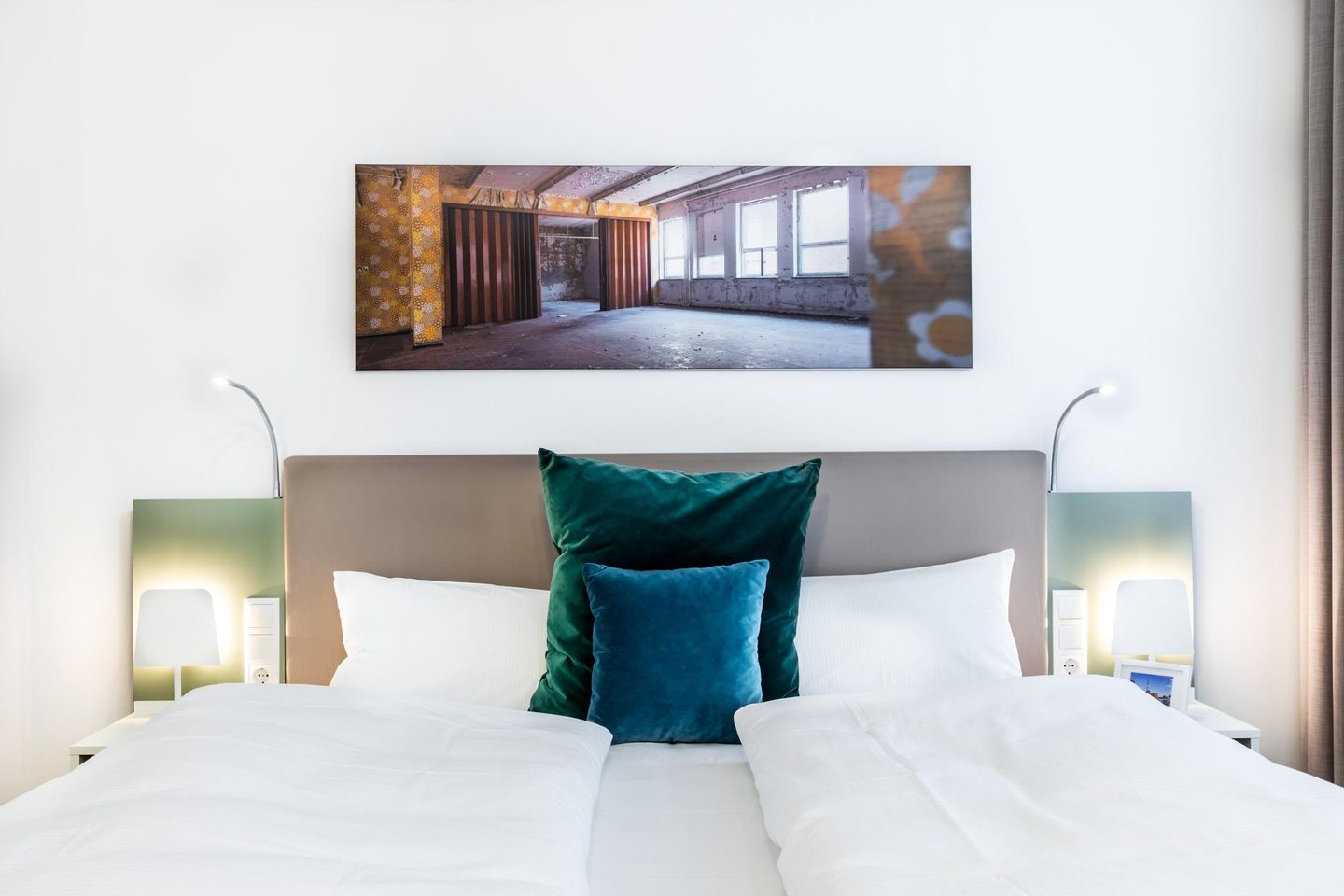 Ferienapartments am Krusespeicher Ferienapartments am Krusespeicher 0-03 Wismar - Wohn-/Schlafbereich mit Boxspringbett