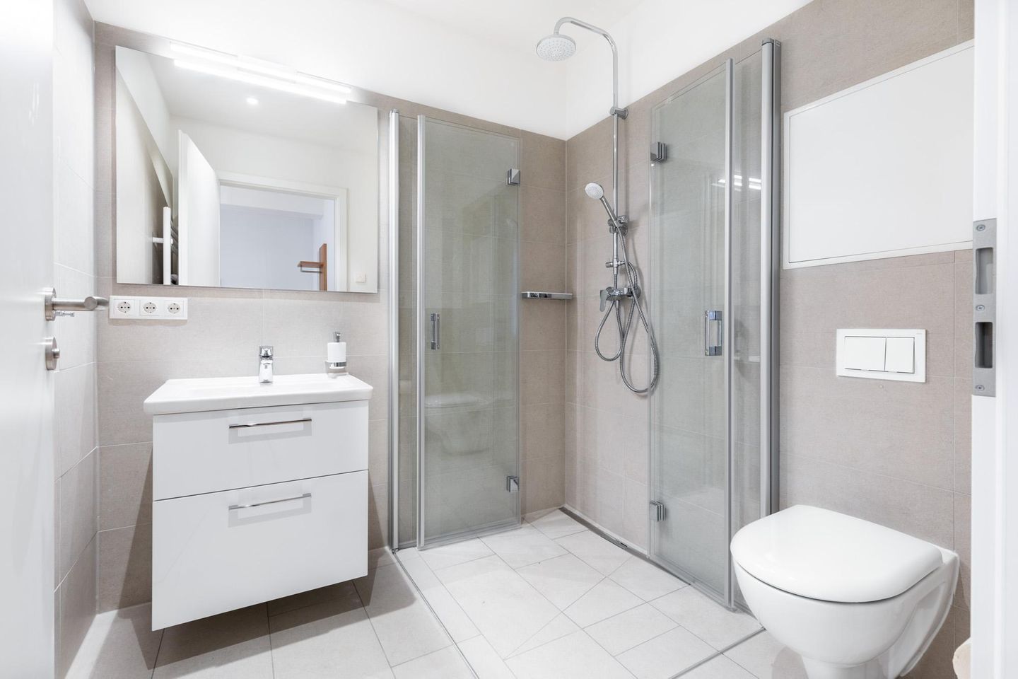 Ferienapartments am Krusespeicher Ferienapartments am Krusespeicher 0-03 Wismar - Badezimmer mit ebenerdiger Regendusche