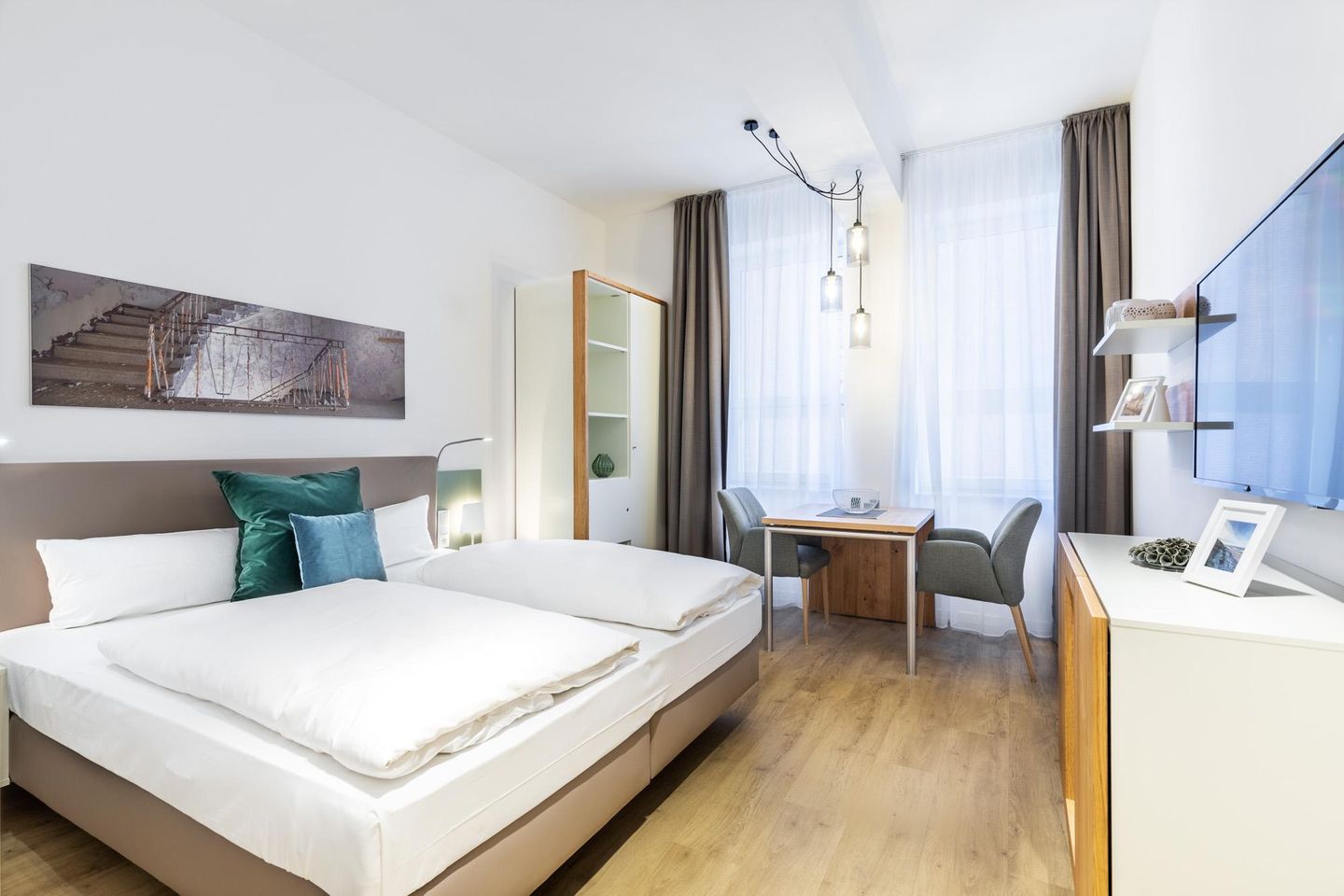 Ferienapartments am Krusespeicher Ferienapartments am Krusespeicher 0-04 Wismar - Wohn-/Schlafbereich mit Boxspringbett