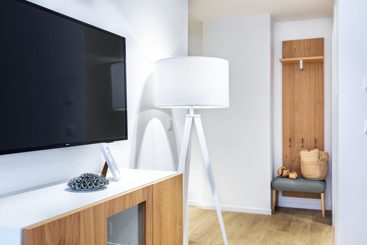 Ferienapartments am Krusespeicher Ferienapartments am Krusespeicher 0-04 Wismar - Wohn-/Schlafbereich mit Flatscreen-TV