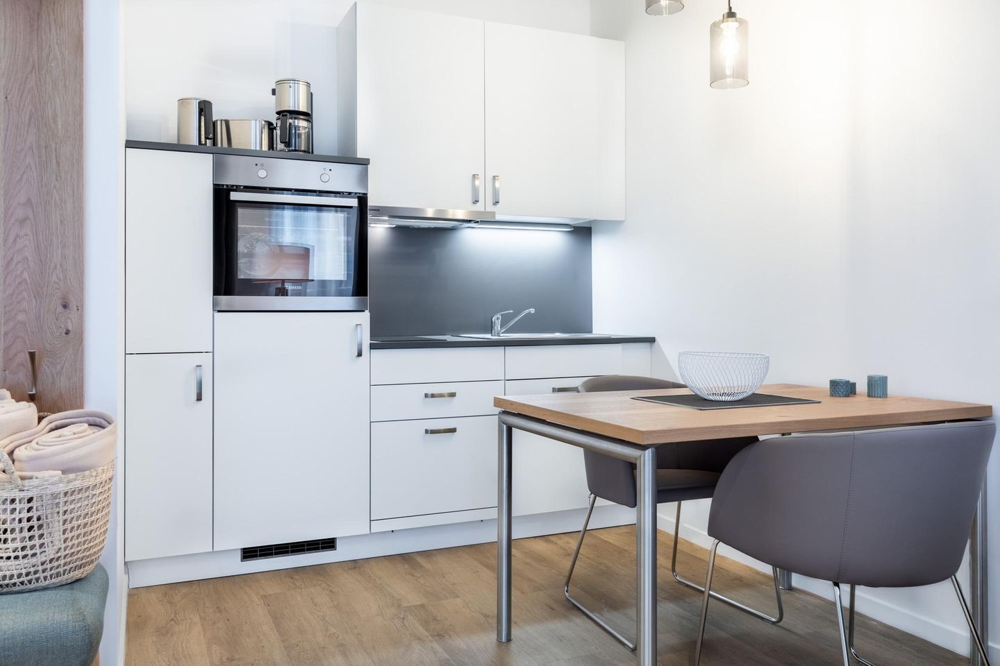 Ferienapartments am Krusespeicher Ferienapartments am Krusespeicher 1-06 Wismar - Wohn-/Essbereich mit Esstisch