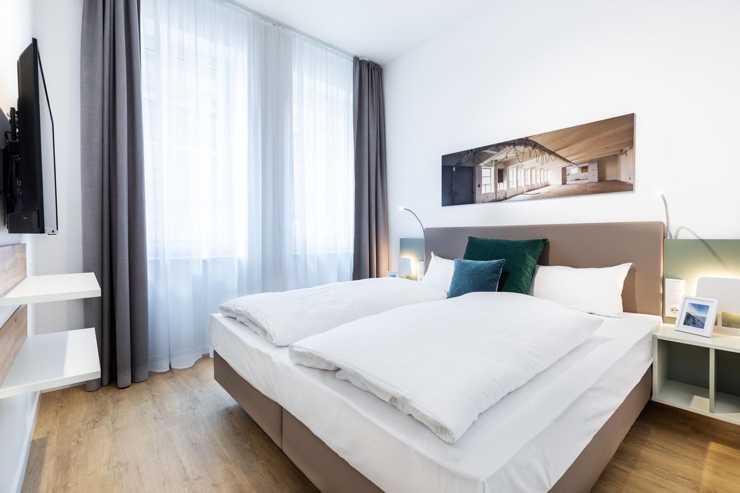 Ferienapartments am Krusespeicher Ferienapartments am Krusespeicher 1-06 Wismar - Schlafzimmer mit Boxspringbett