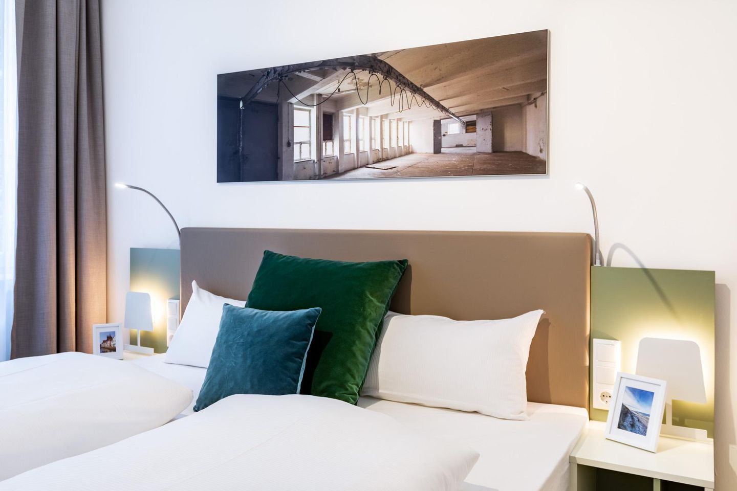 Ferienapartments am Krusespeicher Ferienapartments am Krusespeicher 1-06 Wismar - Schlafzimmer mit Boxspringbett