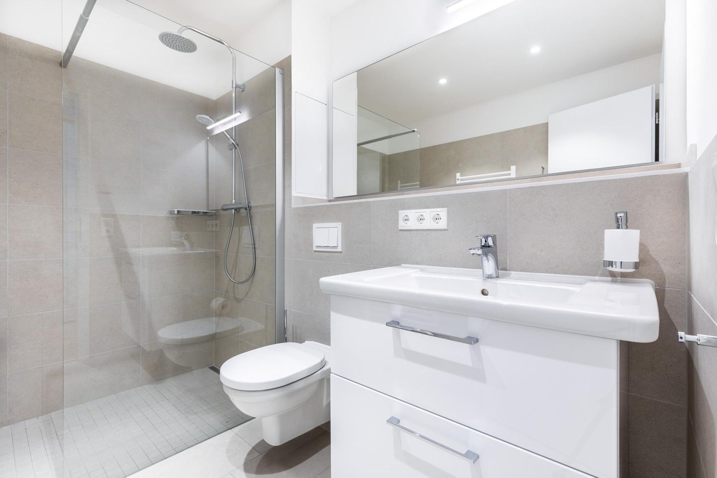 Ferienapartments am Krusespeicher Ferienapartments am Krusespeicher 1-06 Wismar - Badezimmer mit ebenerdiger Dusche