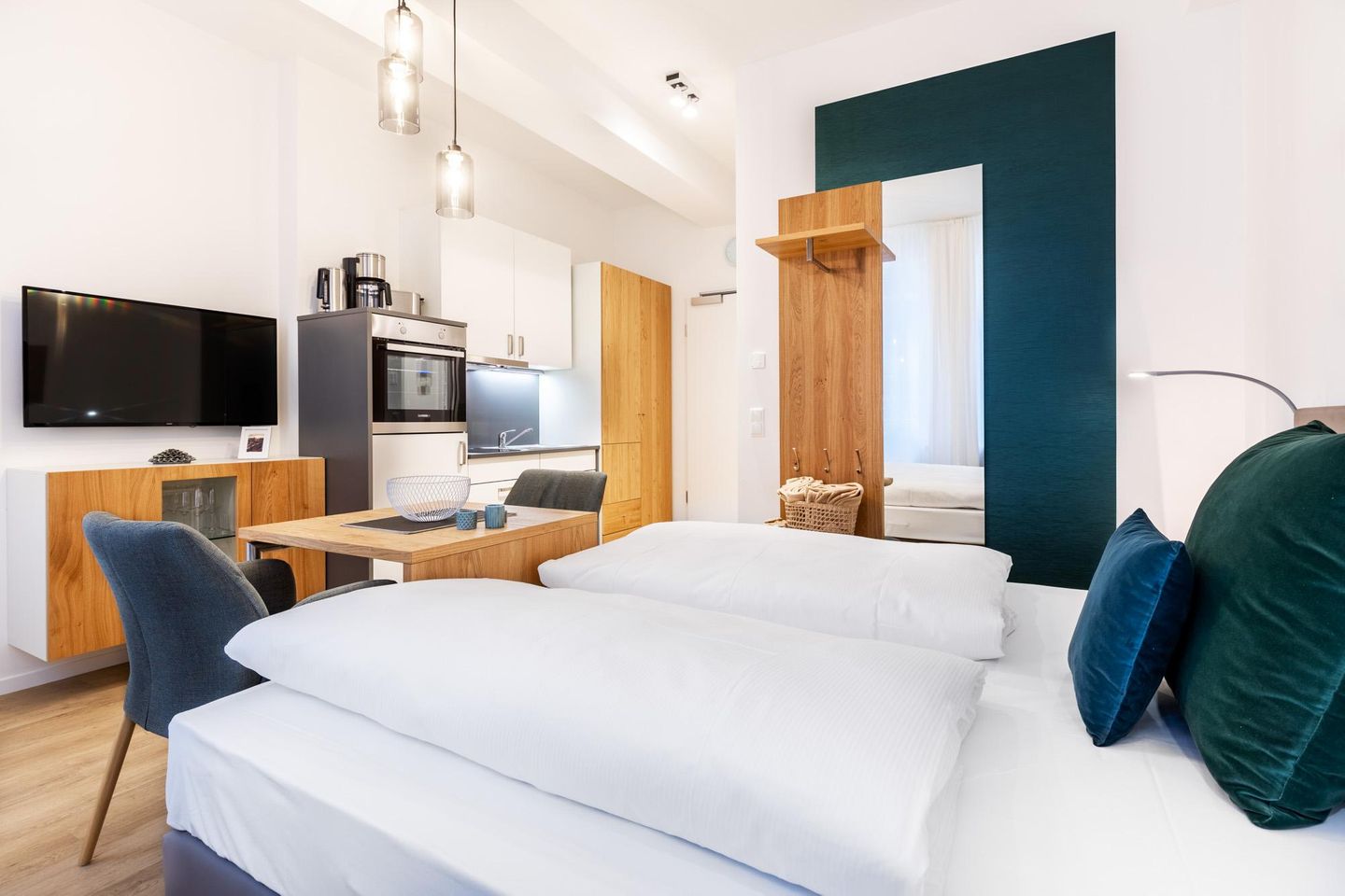 Ferienapartments am Krusespeicher Ferienapartments am Krusespeicher 1-07 Wismar - Wohn-/Schlafbereich mit Flatscreen-TV