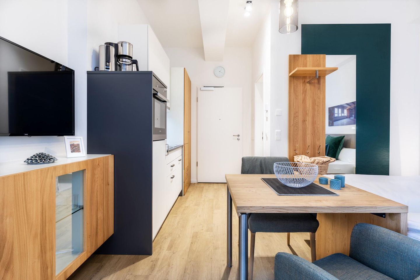 Ferienapartments am Krusespeicher Ferienapartments am Krusespeicher 1-07 Wismar - Wohn-/Schlafbereich mit Sitzgelegenheit