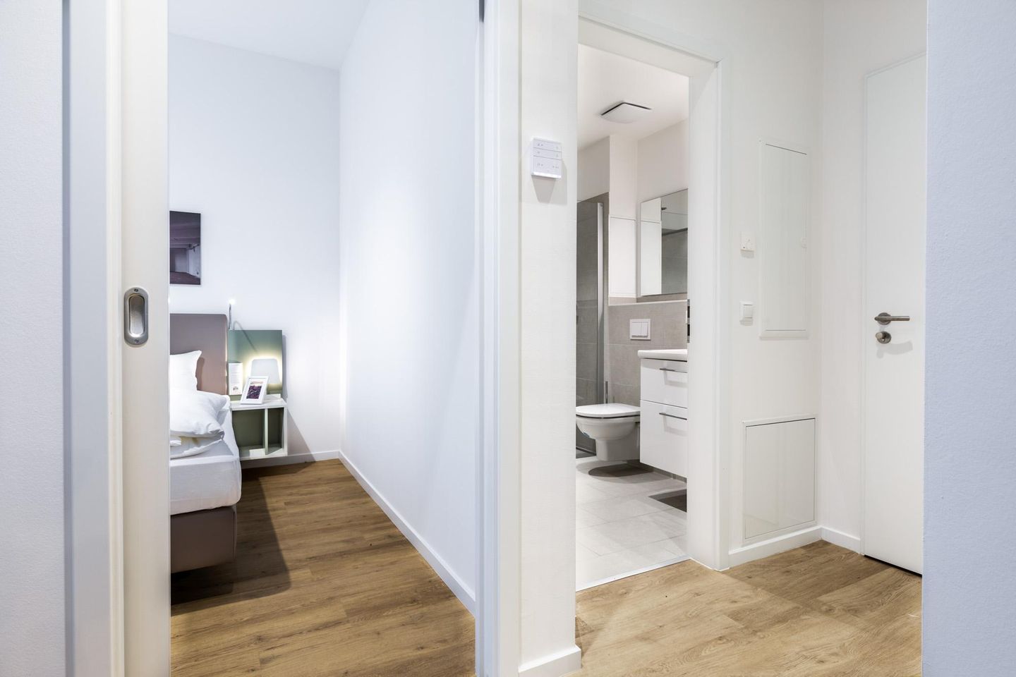 Ferienapartments am Krusespeicher Ferienapartments am Krusespeicher 1-08 Wismar - Flur mit Zugang zum Schlaf- und Badezimmer