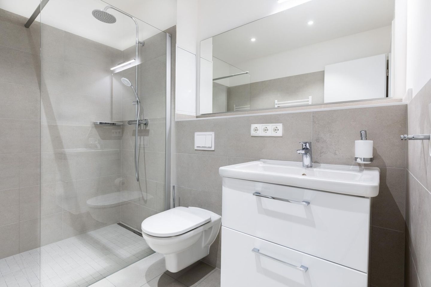 Ferienapartments am Krusespeicher Ferienapartments am Krusespeicher 1-08 Wismar - Badezimmer mit ebenerdiger Regendusche