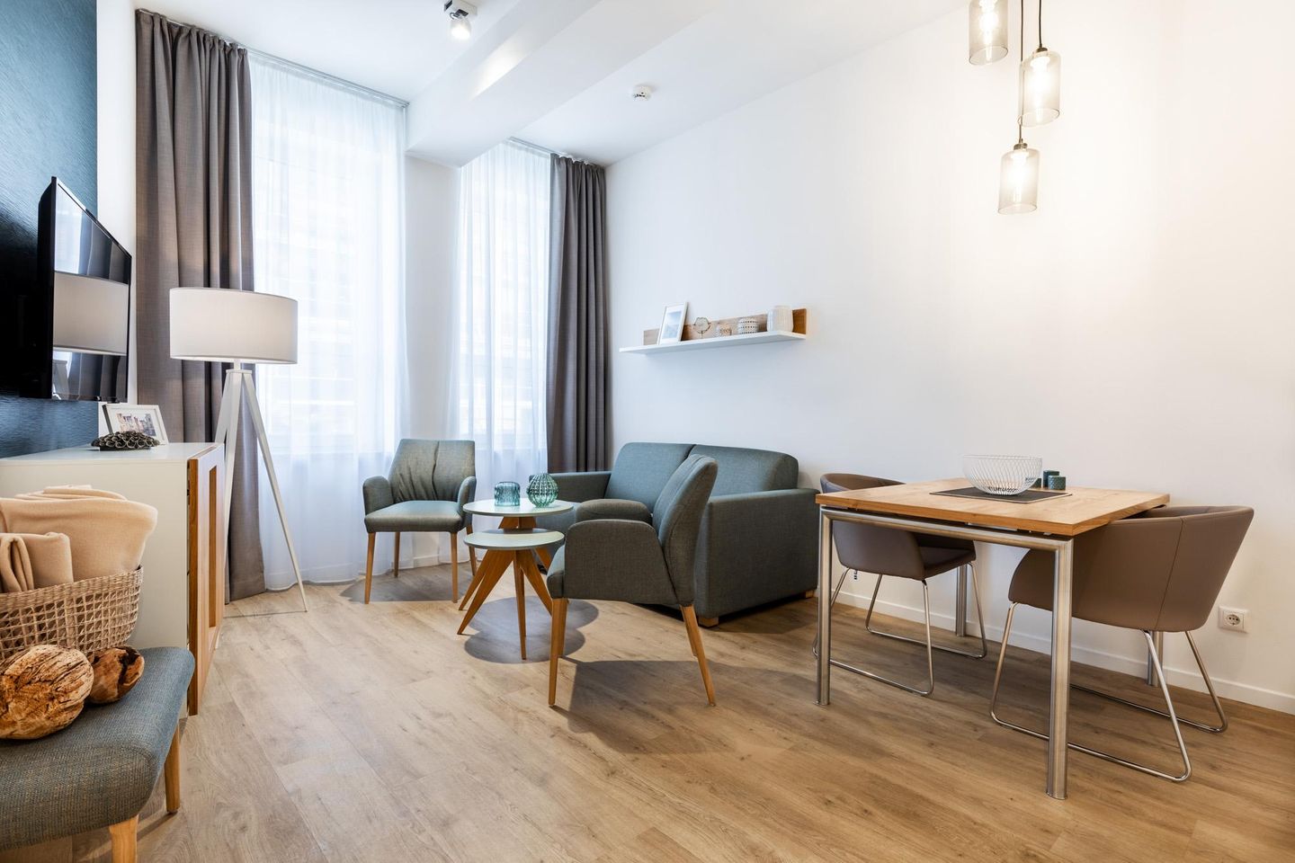 Ferienapartments am Krusespeicher Ferienapartments am Krusespeicher 2-15 Wismar - Wohn-/Essbereich mit Sitzgelegenheit