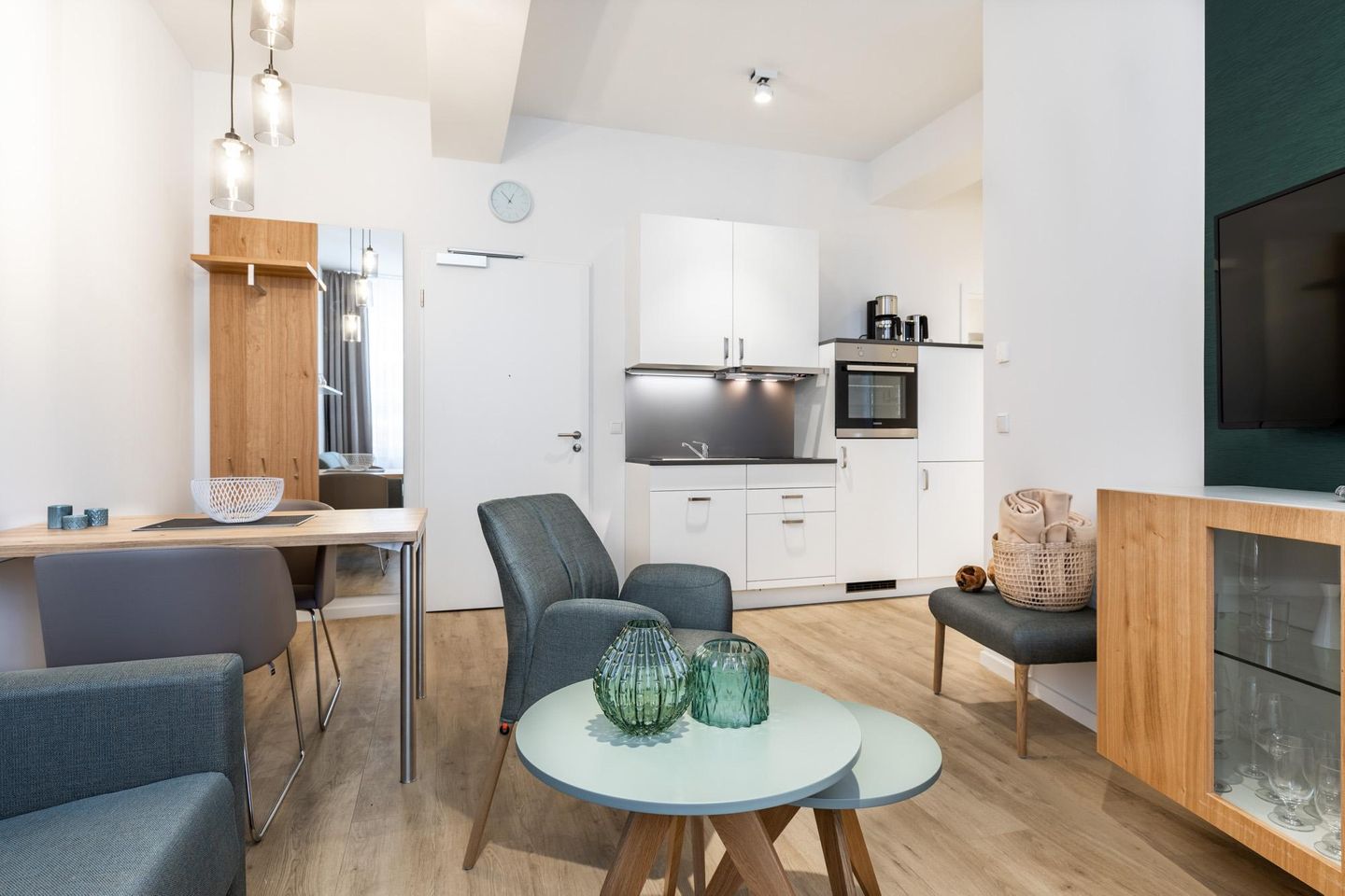 Ferienapartments am Krusespeicher Ferienapartments am Krusespeicher 2-15 Wismar - Wohn-/Essbereich mit Sitzgelegenheit