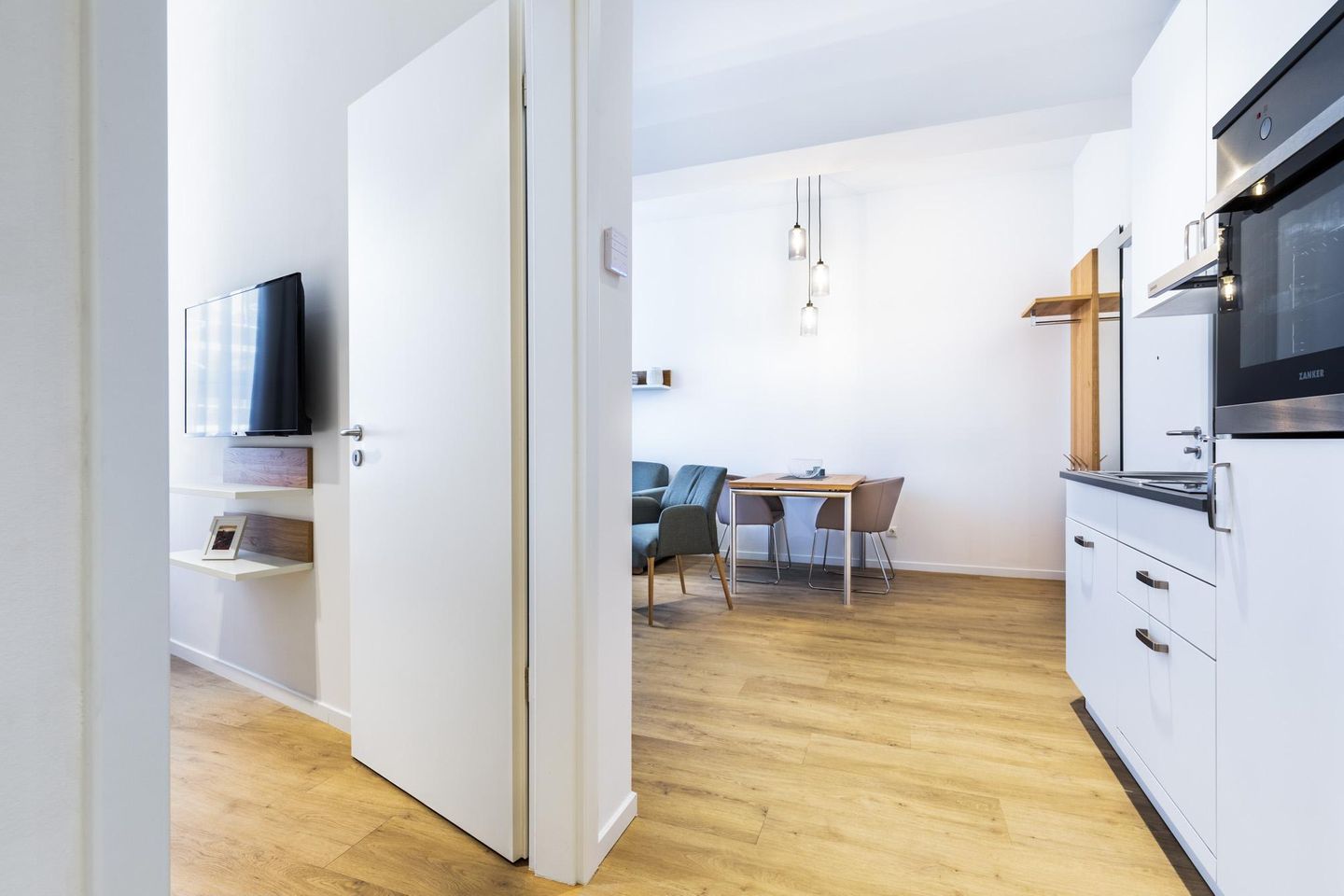 Ferienapartments am Krusespeicher Ferienapartments am Krusespeicher 2-15 Wismar - Wohn-/Essbereich mit Küchenzeile