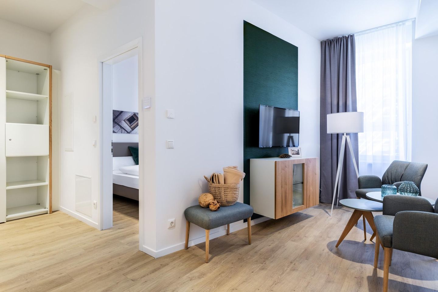 Ferienapartments am Krusespeicher Ferienapartments am Krusespeicher 2-15 Wismar - Wohn-/Essbereich mit Flatscreen-TV