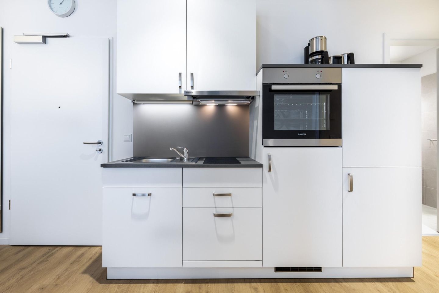 Ferienapartments am Krusespeicher Ferienapartments am Krusespeicher 2-15 Wismar - Küchenzeile mit Geschirrspüler